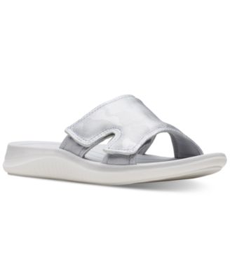 Clarks - Women's Cloudsteppers Glide Bay Slip-On Sandals